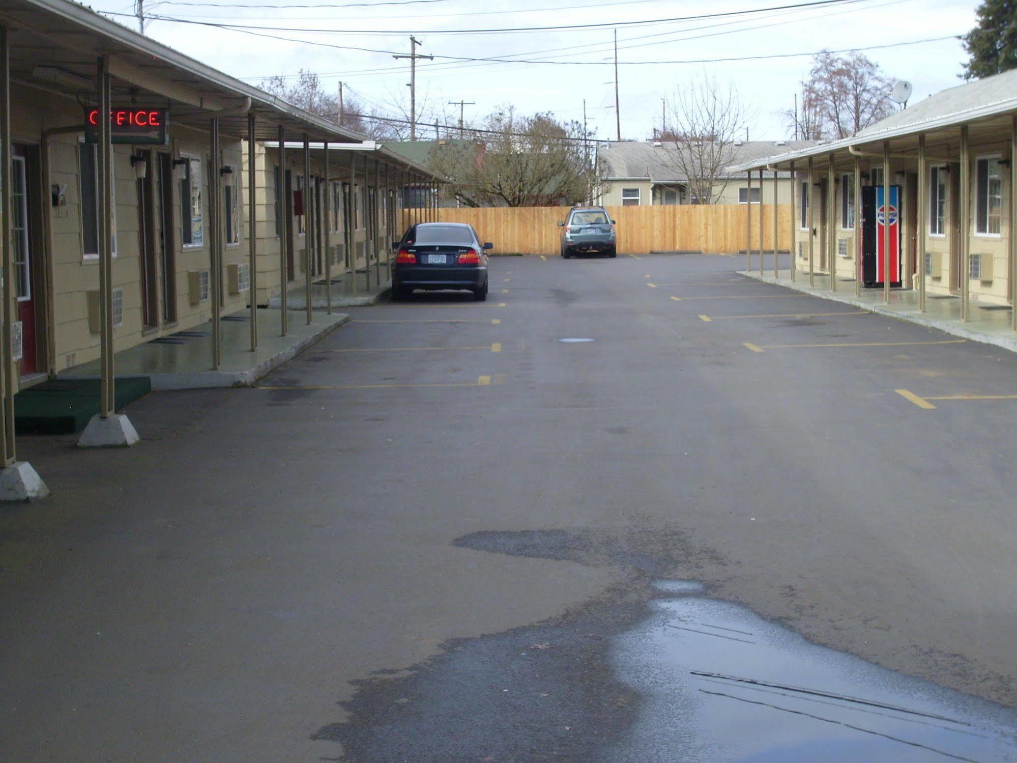 Cascade City Center Motel Лебанон Екстериор снимка